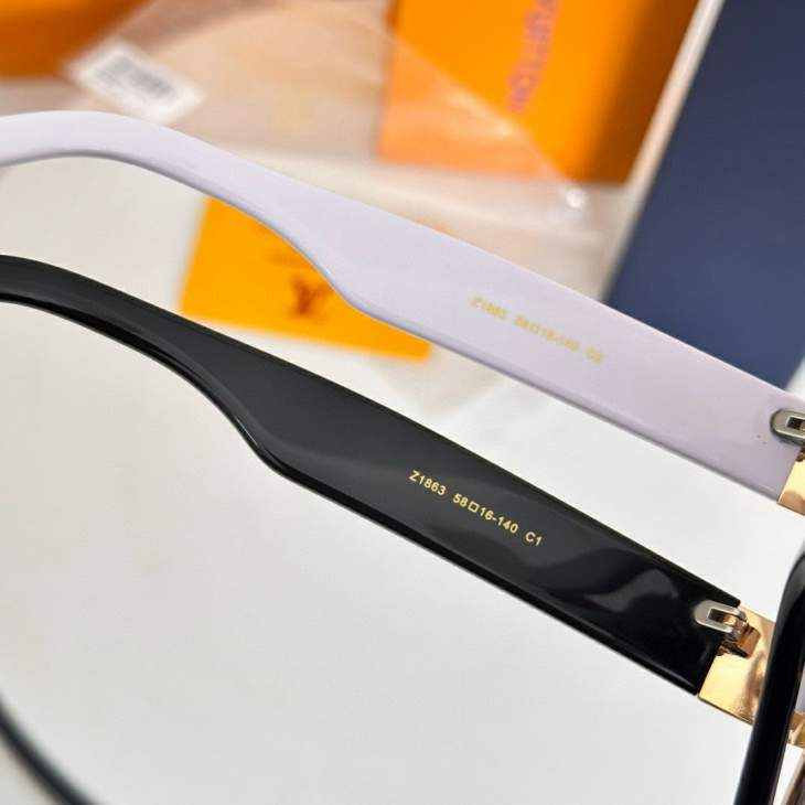 Picture of Louis Vuitton Sunglasses _SKUfw79399214fw
